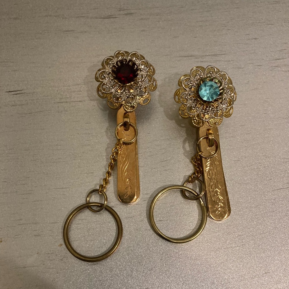 2 vintage King’s Key finder / clip key chain with rhinestones